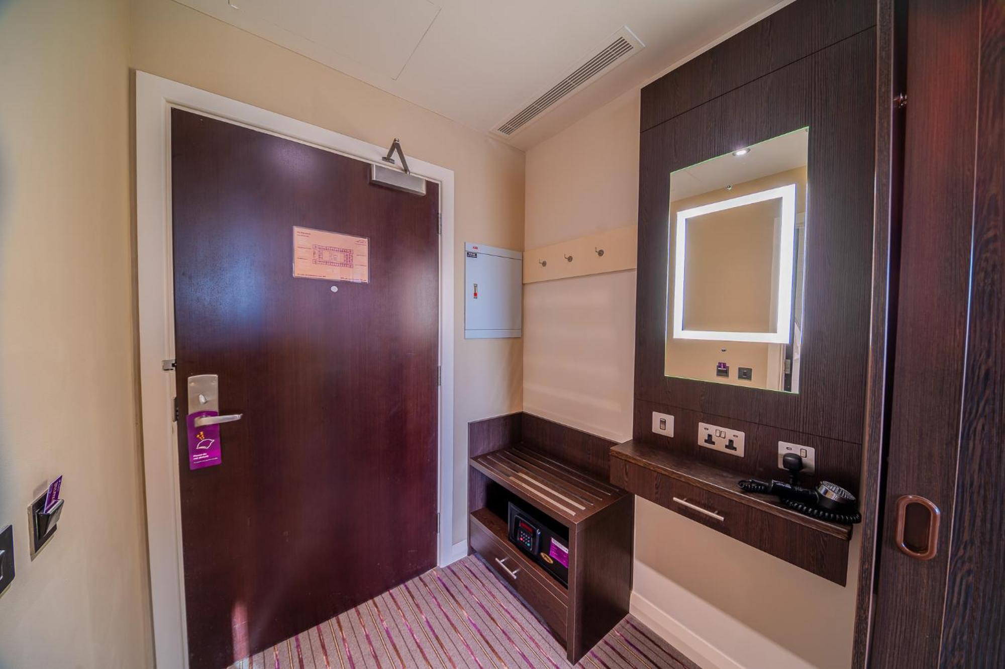 Premier Inn Doha Education City Exterior photo